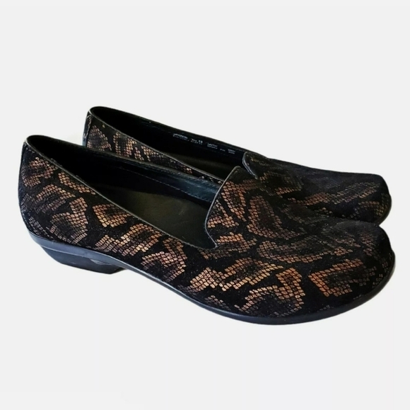 Dansko Olivia Loafers 38 EUR US 7.5 Black Bronze Snake Print - Picture 1 of 10